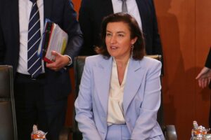 Dorothee Bär diskutiert BAföG-Reform, Zukunft der Studienfinanzierung und digitale Unterstützung für Studierende.