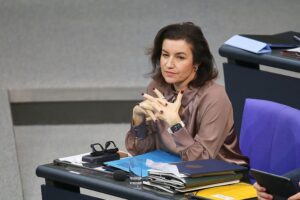 Dorothee Bär diskutiert Chancen und Risiken der Künstlichen Intelligenz in Berlin.
