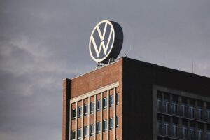 Volkswagen-Werk mit Fokus auf erneuerbare Energien und innovative Technologien für die Zukunft.