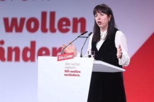 Elif Eralp präsentiert Wohnungsbaukonzept und spricht gegen Antisemitismus in ihrer Partei.