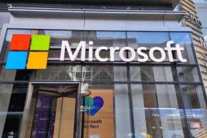 Microsoft-Logo mit Einkaufsszenario, über 190 Millionen Euro Ausgaben der Bundesländer für Software.