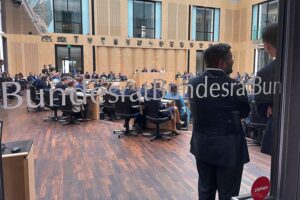Bundesratssitzung mit Finanzsenator Dressel: Ablehnung des Steuerberatungsgesetzes und Diskussion zu Gewerbesteuer.