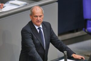 Fritz Güntzler diskutiert Einkommensteuerreform, betont Entlastung für Mittelstand und Kompromissbereitschaft.