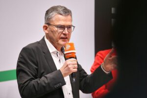 Roderich Kiesewetter diskutiert Spionagegefahr durch China im Kontext von Sicherheitspolitik und Resilienz.