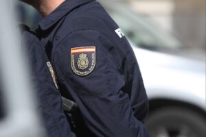 Festnahme eines deutschen Täters wegen illegaler Online-Plattform "Crimenetwork" durch spanische Polizei.