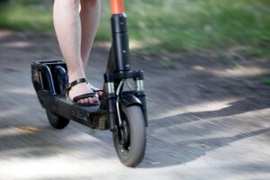 E-Scooter-Unfälle in NRW: Anstieg 2025, junge Verunglückte, 4.456 Verletzte dokumentiert.