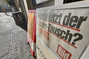 Bild eines Bundeskanzlers im Amt, umgeben von Symbolen für Politik und Verfassung.