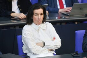 Dorothee Bär diskutiert US-Wissenschaftler und Wissenschaftsfreiheit in Deutschland.