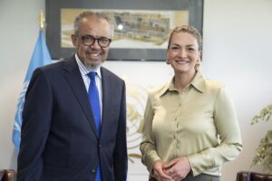 Tedros Adhanom Ghebreyesus und Judith Gerlach diskutieren globale Gesundheitsstrategien in der Schweiz.