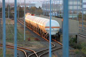 Chemische Industrie im Umbruch: Geschäftsklima sinkt, Materialknappheit und steigende Preise prägen Lage.