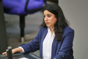 Misbah Khan spricht über die Forderung der Grünen zum "Demokratie leben"-Programm im Bundestag.