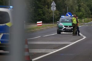Grenzkontrollen zwischen Deutschland und Polen; Symbol für politische Debatte über Sicherheit und Wirtschaft.