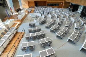 Landtag Niedersachsen mit Fokus auf haushaltspolitische Diskussionen und Herausforderungen der Kommunen.