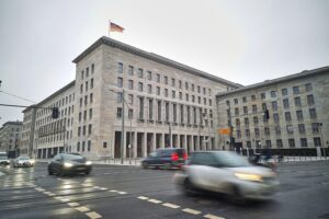 Handwerkspräsident warnt vor Steuerbelastungen für Gutverdiener und fordert Leistungsanreize für Unternehmen.