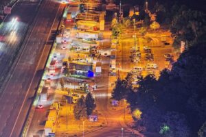 Polizei kontrolliert Fahrzeuge und Personen bei Aktionstag gegen Sozialkriminalität in Hessen.