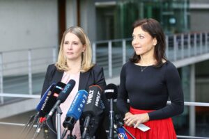 Bundespolitikerinnen diskutieren Heizungsreform und Mieterschutz im Kabinett. Entwurf für neuen Gesetzesentwurf vorgestellt.