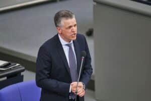 Thorsten Frei bei einem Interview zur schwarz-roten Bundesregierung und aktuellen Reformen im Bundestag.