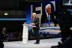 Wolfgang Kubicki spricht auf dem FDP-Parteitag über Freiheit, Integration und Bildungspolitik.