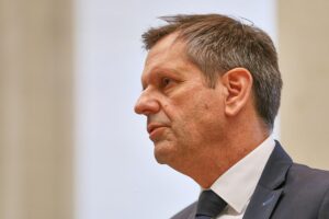 Olaf Lies fordert gemeinsame Maßnahmen gegen politische Krisen von Bund, Ländern, Gewerkschaften.