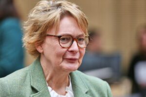 Daniela Behrens fordert besseren Kinderschutz vor Missbrauch und rechtliche Klarheit für Hinweisgeber.