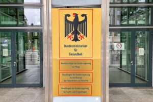 Bundesgesundheitsministerium in Berlin, Pflegeversicherung, Verzögerung, kritische Situation in der Pflegebranche.