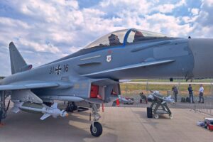 Zwei Eurofighter im Einsatz zur Krisenreaktion auf ein entführtes ziviles Flugzeug über Deutschland.