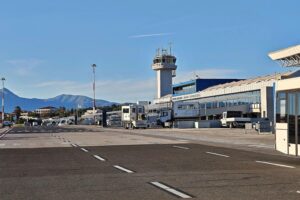 Flughafen Korfu, Reiseveranstalter, stabile Reisen, steigende Kerosinpreise, Urlaubsbuchungen, keine Nachforderungen.