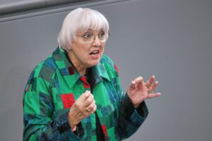 Claudia Roth spricht sich gegen den Boykott des Eurovision Song Contests aus.