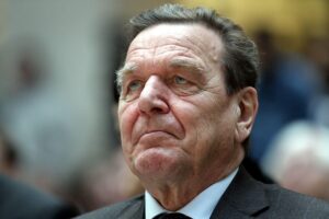 Gerhard Schröder als Vermittler im Ukraine-Krieg: SPD politikern positiv gegenüber Putins Vorschlag.