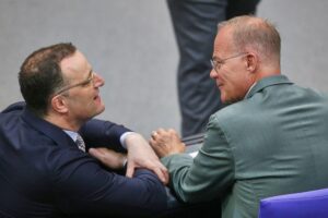 Jens Spahn und Matthias Miersch diskutieren über Politik und Kompromisse in Berlin.
