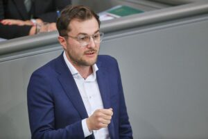 Ein Bild von Johannes Schätzl und Matthias Mieves, symbolisierend private Investitionen in KI.