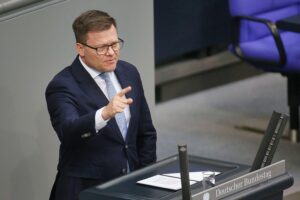 Carsten Schneider spricht über CO2-Preise, Klimaschutz und Innovationen in der Industrie.