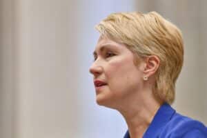 Manuela Schwesig fordert umfassendes Entlastungspaket und kritisiert das Aus der Entlastungsprämie.
