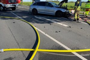 Frontalzusammenstoß: Rettungsoperation, Feuerwehr im Einsatz, Verletzte Personen, Unfallstelle in Detmold.