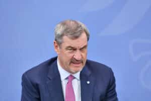 Markus Söder warnt vor Risiken einer Minderheitsregierung und stärkt die Notwendigkeit stabiler Koalitionen.
