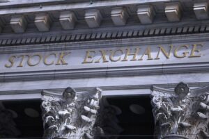 US-Börsenpositionen: Dow steigt, Nasdaq und S&P fallen – Inflationsdaten belasten Handelsstimmung.
