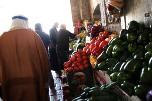 Muslime in Jerusalem, symbolisieren Identität, Sicherheit und Herausforderungen der arabischen Gemeinschaft in Israel.