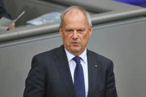 Fritz Güntzler spricht über geplante Einkommensteuerreform zur wirtschaftlichen Entlastung in Deutschland.