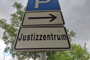 Justizzentrum in Frankfurt am Main, entscheidendes Gebäude für einen Gerichtsfall um Schadensersatz.