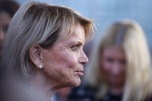 Uschi Glas reflektiert über verpasste Chancen im jungen deutschen Film und politische Einflüsse.