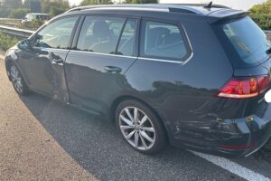 VW Golf, LKW-Unfall, B10, Landau, Kollision, Verletzungen, Verkehrschaos, Polizeiarbeit.