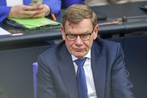 Johann Wadephul kritisiert Israels Militäraktionen im Libanon für Zivilisten und Infrastruktur.