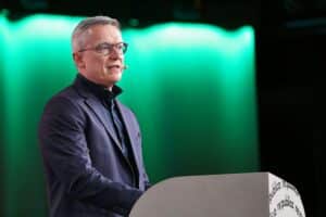 Karsten Wildberger betont die Notwendigkeit ethischer KI und technologischer Unabhängigkeit für Europa.