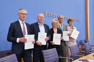 Grafik mit Diagrammen zur BIP-Prognose, Inflation, sozialen Herausforderungen und wirtschaftlichen Belastungen in Deutschland.