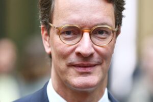 Hendrik Wüst empfängt Albin Kurti, Gespräche über Kosovo und geopolitische Themen.