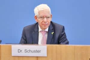 Josef Schuster spricht über Antisemitismus und notwendige Maßnahmen gegen ausländische Täter in Deutschland.