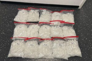 Zollbeamte entdecken 15 Kilogramm Crystal Meth während Verkehrskontrolle auf Autobahn 44.