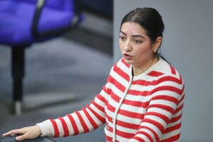 Reem Alabali Radovan warnt vor Kürzungen in der Entwicklungshilfe und betont globale Verantwortung.