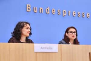 Jahresbericht 2025: Antidiskriminierungsstelle, Beratungsteam, Diskriminierungstatistiken, Reform AGG, Ferda Ataman.