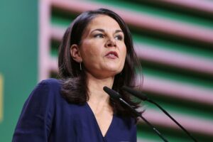 Annalena Baerbock spricht kritisch über den Iran-Konflikt und die US-Angriffe.